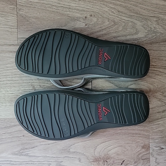 Vionic Silver Orthotic Platform Flip Flops Women's size 10 - Picture 3 of 6